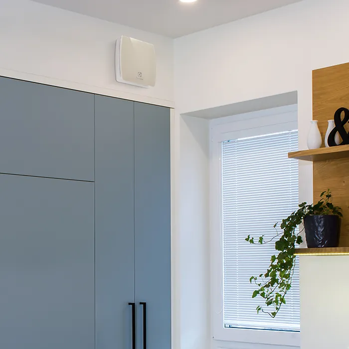 Осевой вентилятор Electrolux Glass EAFG-100 (бежевый)