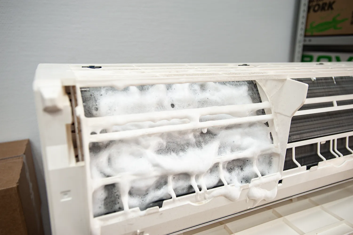 Очиститель системы кондиционирования REXFABER (650 мл) Очиститель системы кондиционирования REXFABER (650 мл)